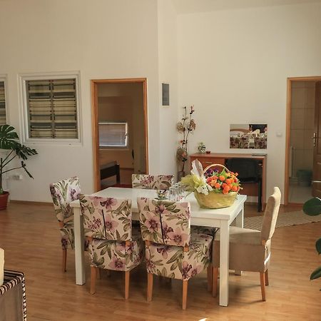 Pansion Centar Bed & Breakfast Tuzla Bagian luar foto