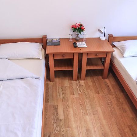 Pansion Centar Bed & Breakfast Tuzla Bagian luar foto