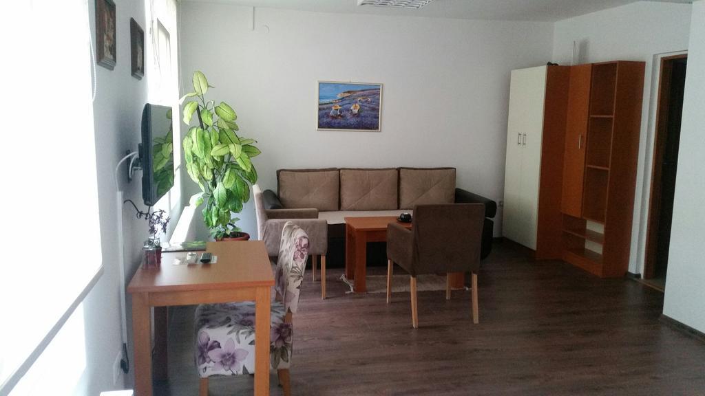 Pansion Centar Bed & Breakfast Tuzla Bagian luar foto