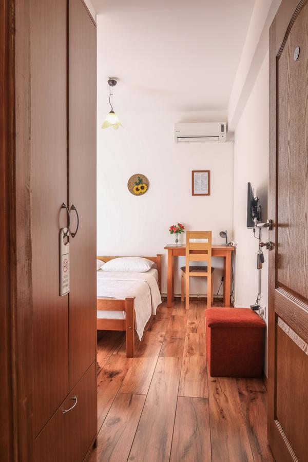 Pansion Centar Bed & Breakfast Tuzla Bagian luar foto