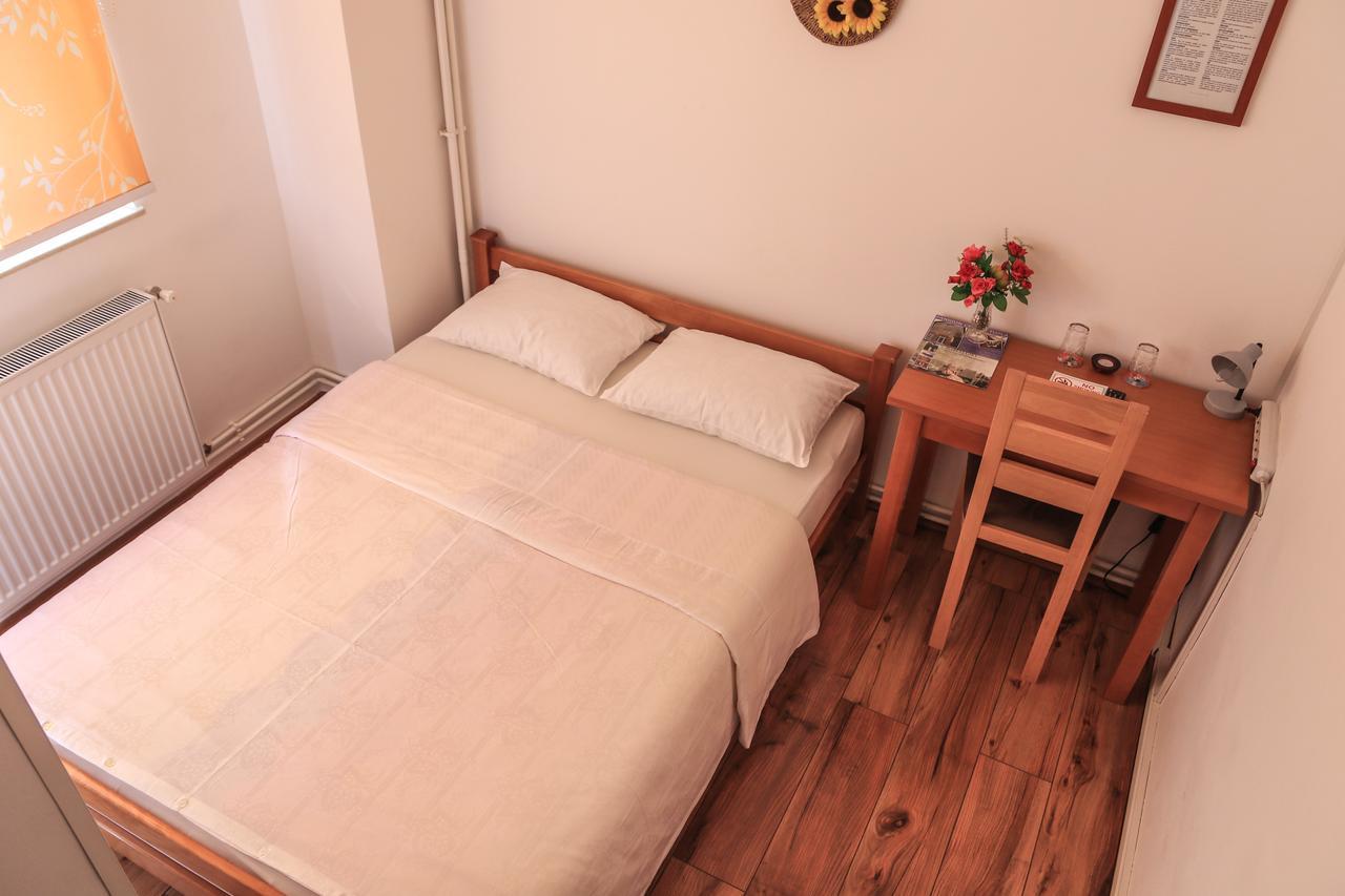 Pansion Centar Bed & Breakfast Tuzla Bagian luar foto