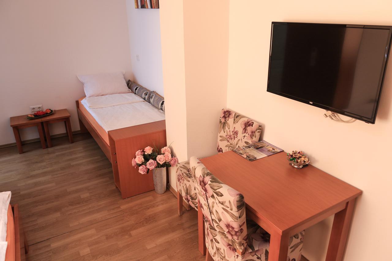 Pansion Centar Bed & Breakfast Tuzla Bagian luar foto