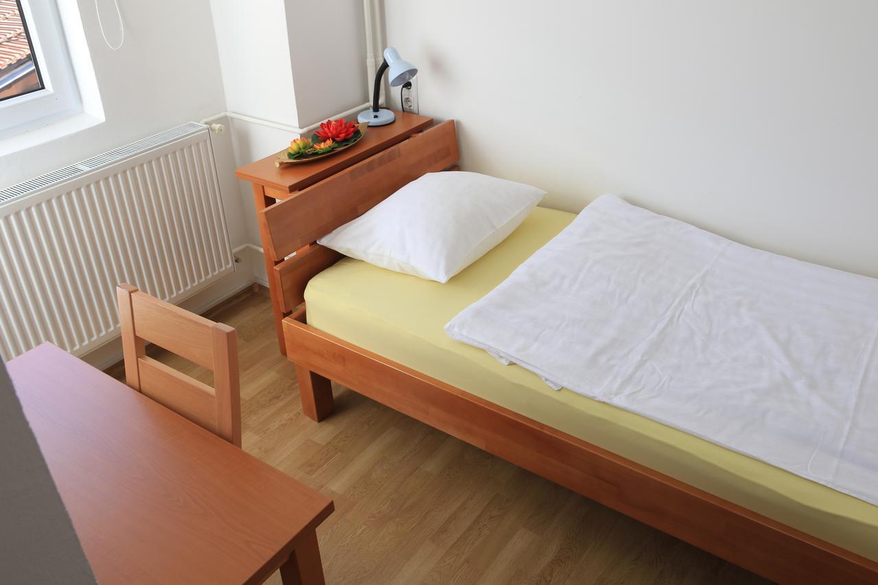 Pansion Centar Bed & Breakfast Tuzla Bagian luar foto