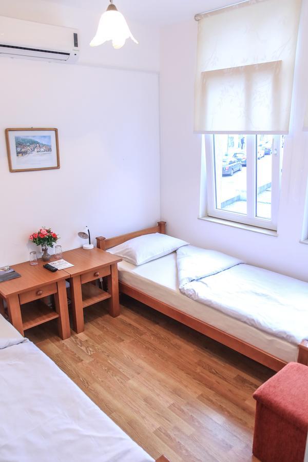 Pansion Centar Bed & Breakfast Tuzla Bagian luar foto