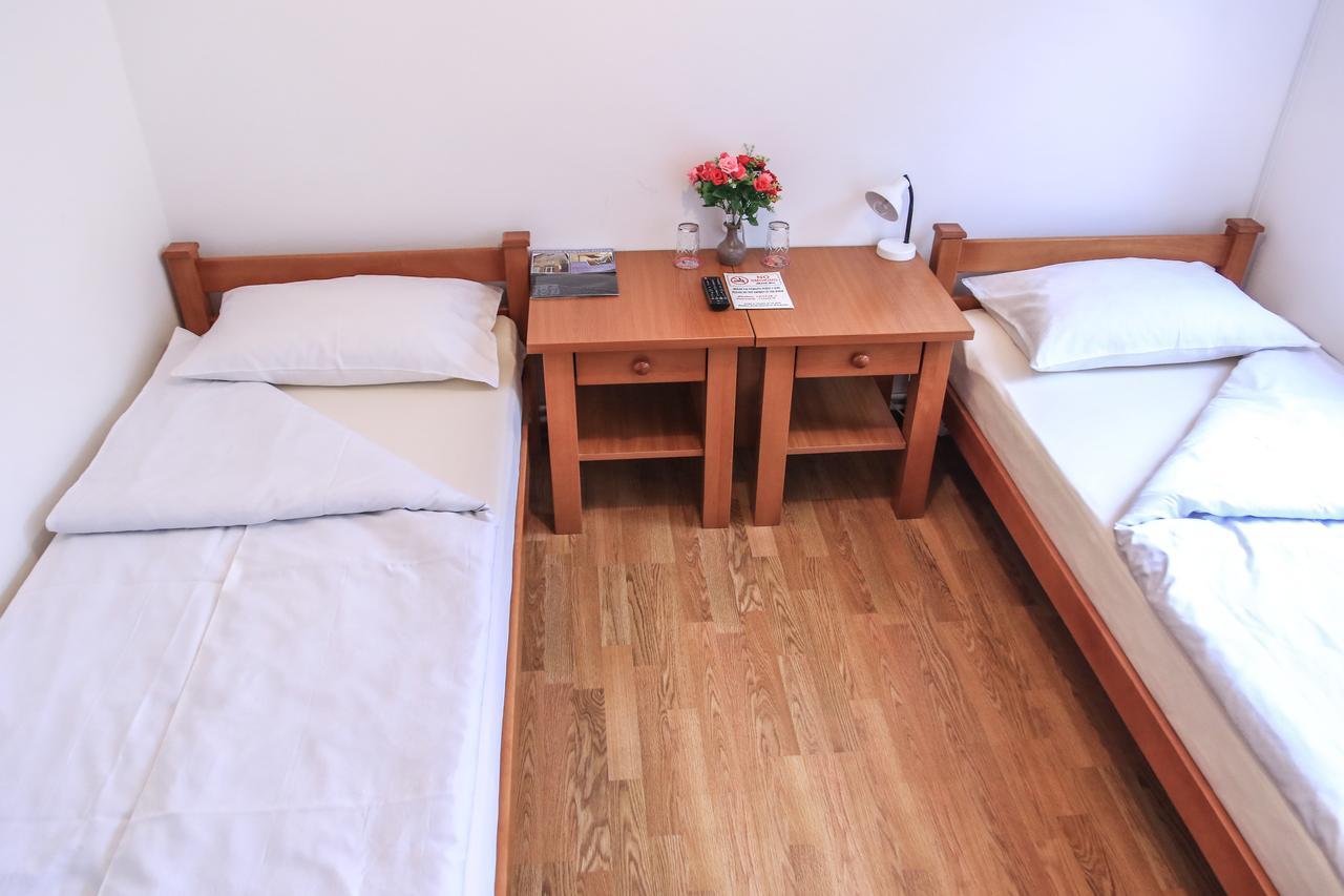 Pansion Centar Bed & Breakfast Tuzla Bagian luar foto