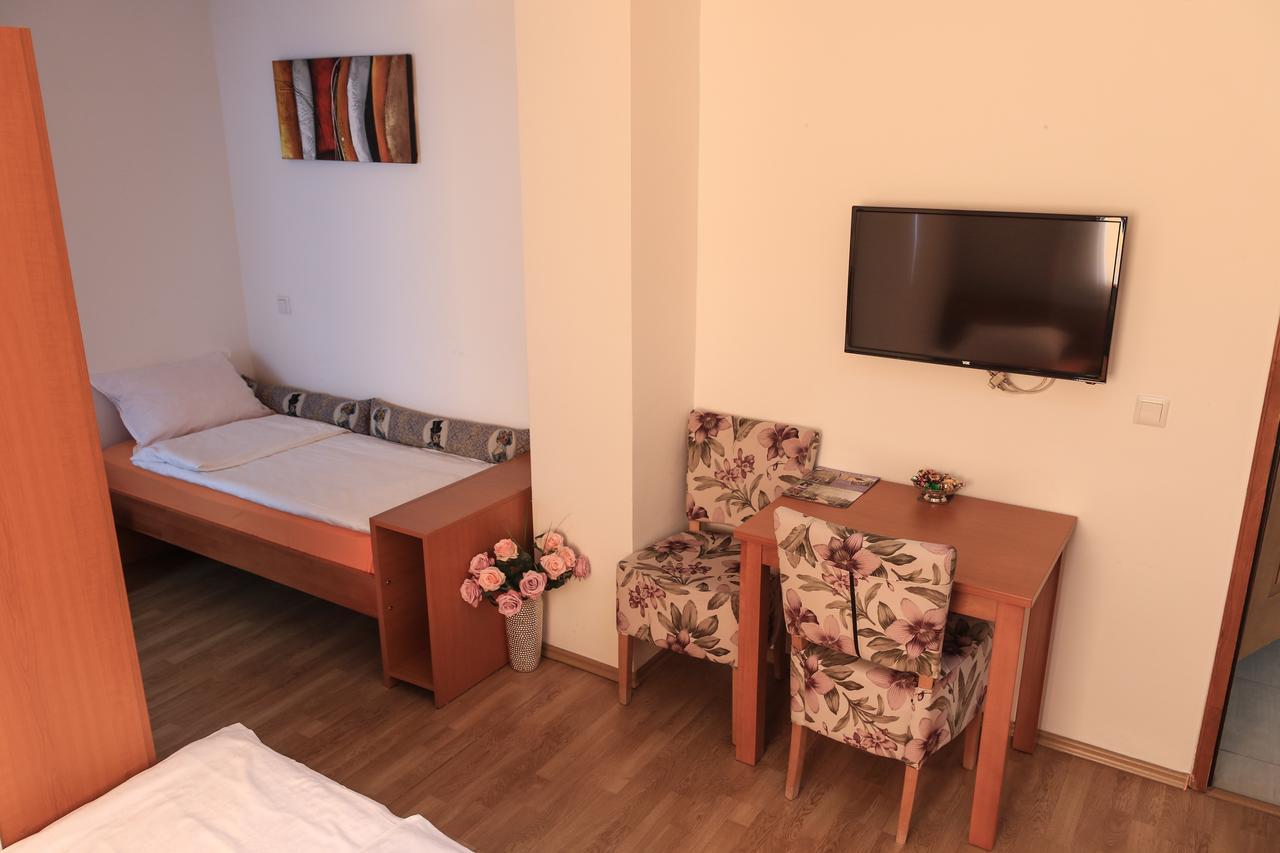 Pansion Centar Bed & Breakfast Tuzla Bagian luar foto